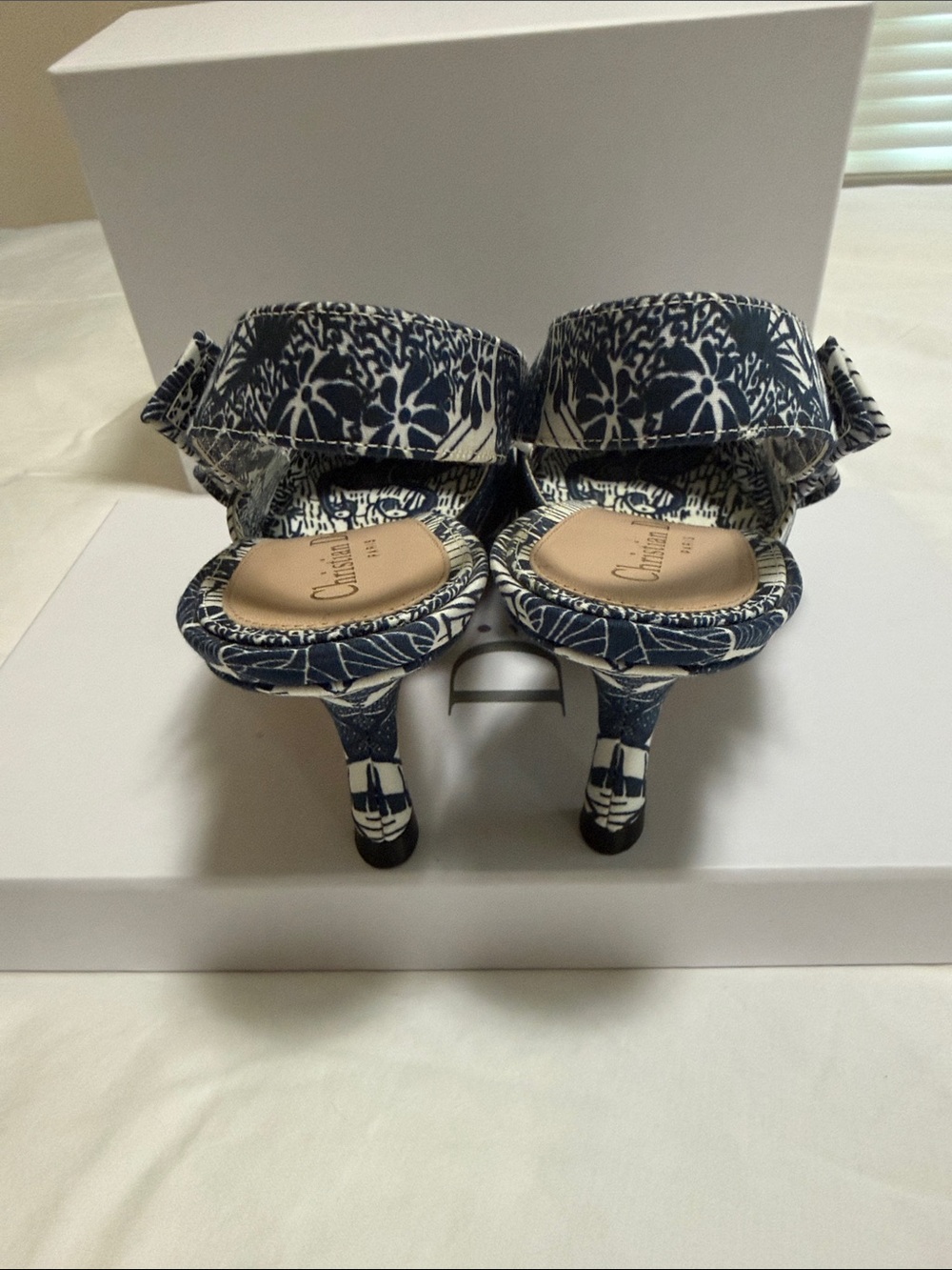 Dior Toile de Jouy Slingback Pointed-Toe Kitten Heel (Navy & White). Size 40.5 - Picture 2 of 7